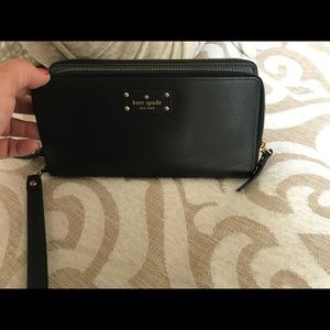 Kate spade double zipper wristlet wallet in good condition